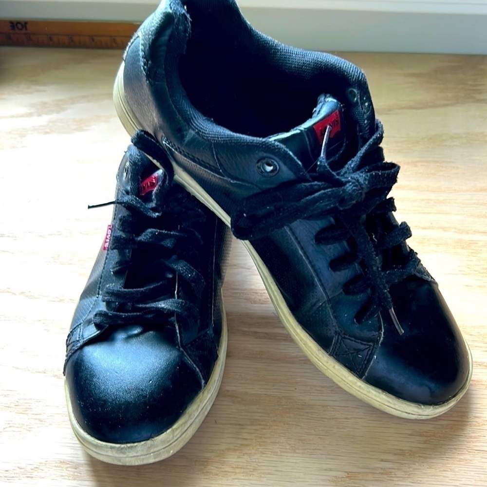 Levis Black Leather Size 9.5